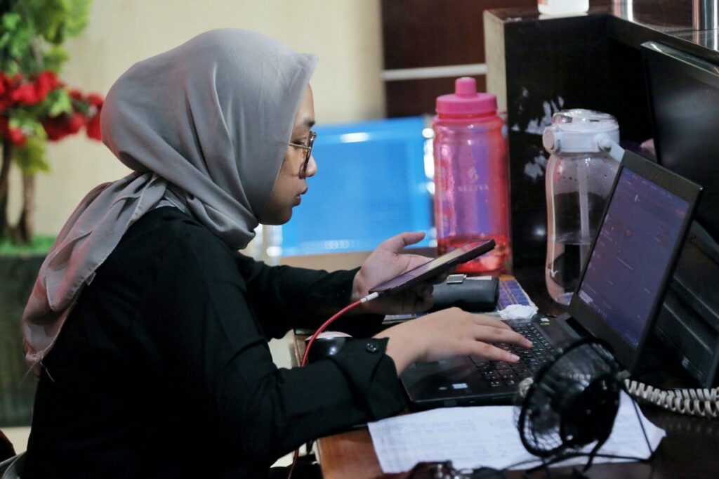 email bahasa inggris profesional Aufani Yukzanali email bahasa inggris profesional