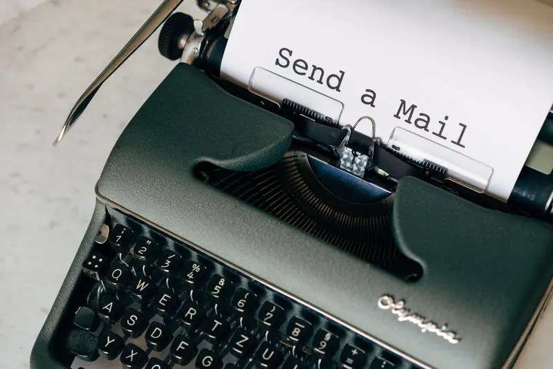 email bahasa inggris Aufani Yukzanali menulis email bahasa inggris