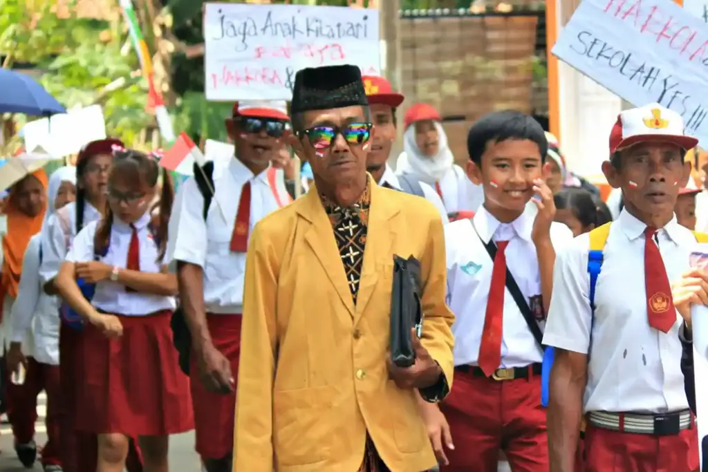 bahasa inggris minimal dikuasai guru